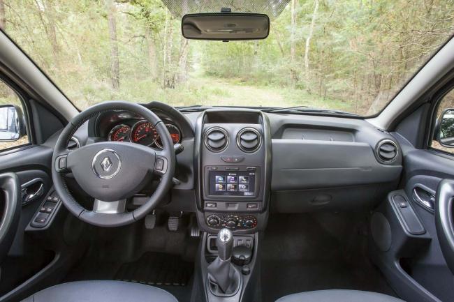 Interieur_Dacia-Duster-2014_10