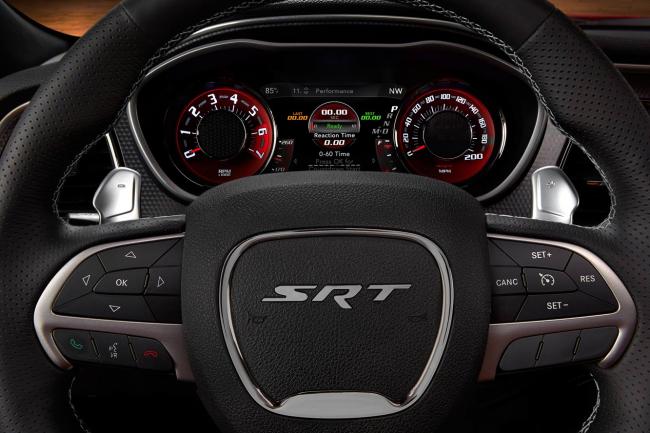 Interieur_Dodge-Challenger-SRT-392-HEMI_19