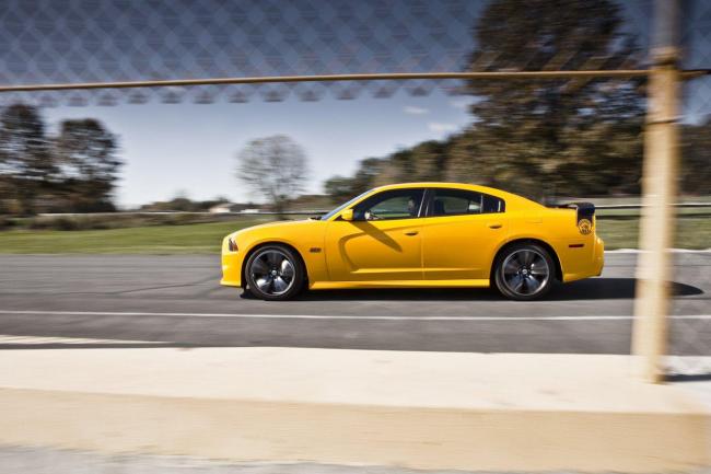 Exterieur_Dodge-Charger-SRT8-Super-Bee_2