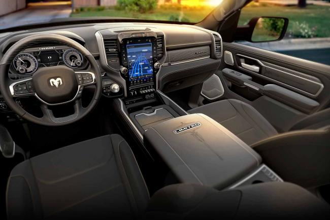 Interieur_Dodge-RAM-1500_16