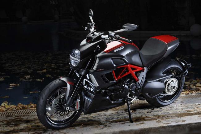 Exterieur_Ducati-Diavel-Carbon_4