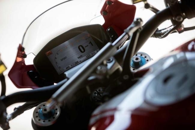 Interieur_Ducati-Monster-1200-R_16