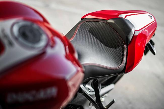 Interieur_Ducati-Monster-1200-R_19