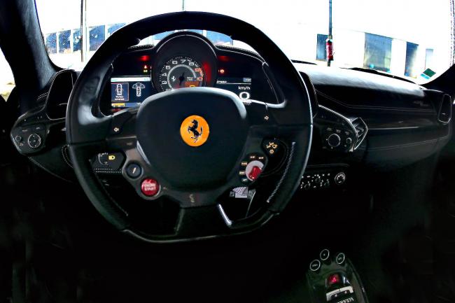 Interieur_Ferrari-458-Italia-2014_11