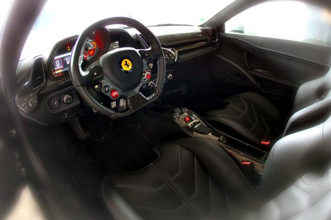 Interieur_Ferrari-458-Italia-2014_16