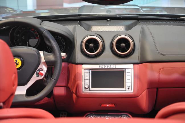 Interieur_Ferrari-California_54