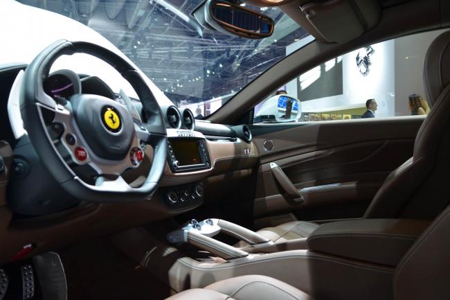 Interieur_Ferrari-FF-2013_15