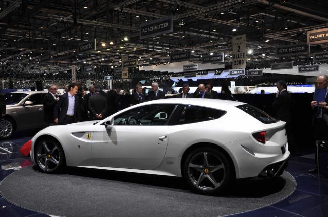 Exterieur_Ferrari-FF_3