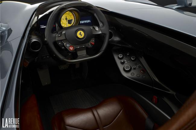 Interieur_Ferrari-Monza-SP1-SP2_11