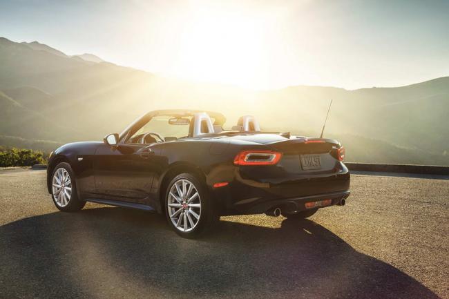 Exterieur_Fiat-124-Spider-2015_7