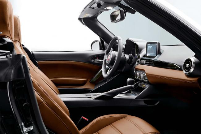 Interieur_Fiat-124-Spider-2015_27