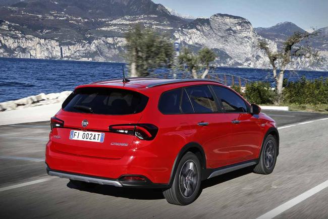 Exterieur_fiat-tipo-cross-station-wagon-red_3