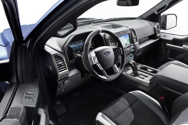 Interieur_Ford-F150-Raptor-2015_12