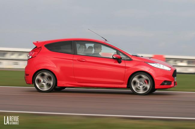 Exterieur_Ford-Fiesta-ST-2015_12