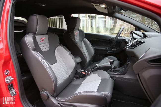 Interieur_Ford-Fiesta-ST-2015_29