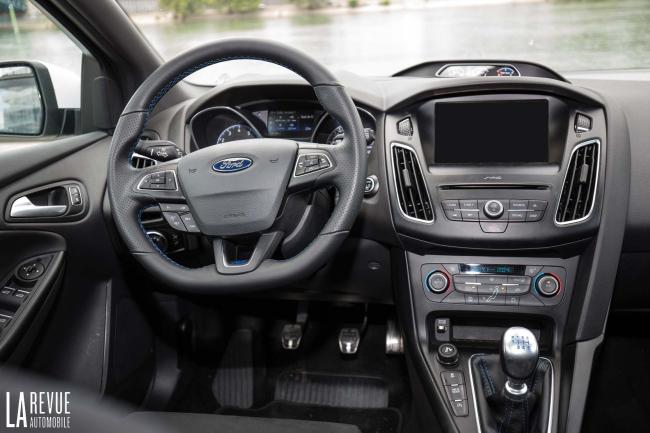 Interieur_Ford-Focus-RS-350ch_44