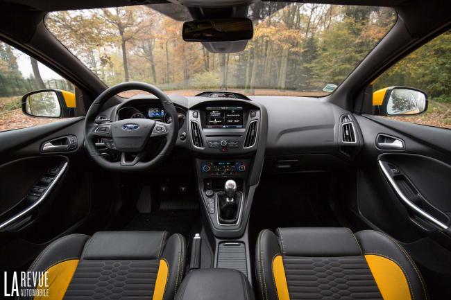 Interieur_Ford-Focus-ST-250ch_16