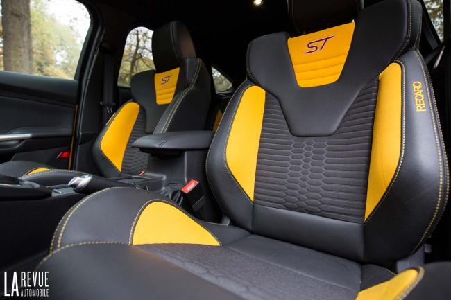 Interieur_Ford-Focus-ST-250ch_18