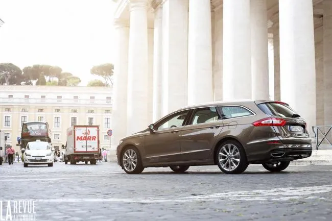 Ford Mondeo : pourquoi choisir cette berline ?