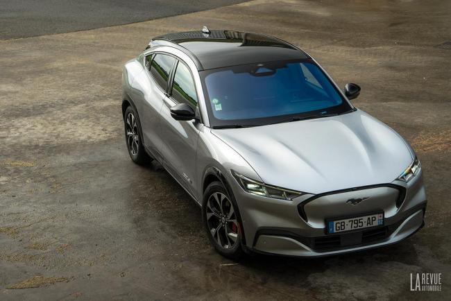 Exterieur_ford-mustang-mach-e-au-quotidien-aspects-pratiques-et-consommation_1