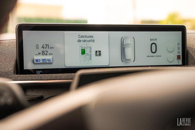 Interieur_ford-mustang-mach-e-au-quotidien-aspects-pratiques-et-consommation_0