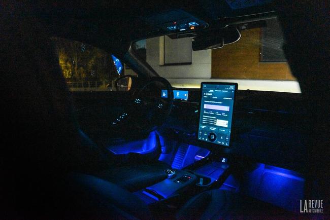 Interieur_ford-mustang-mach-e-au-quotidien-aspects-pratiques-et-consommation_20