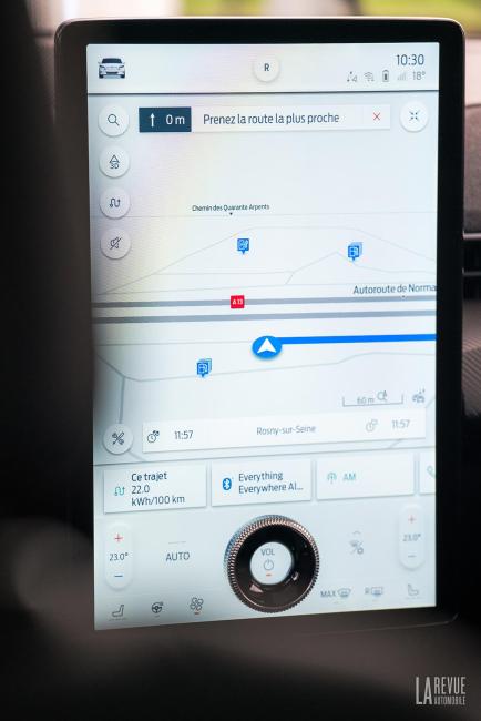 Interieur_ford-mustang-mach-e-au-quotidien-aspects-pratiques-et-consommation_3