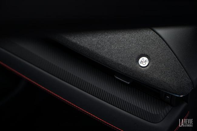 Interieur_ford-mustang-mach-e-au-quotidien-aspects-pratiques-et-consommation_7