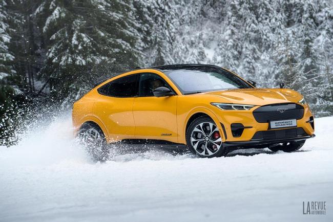 Galerie Ford Mustang Mach-E GT - Essai sur glace