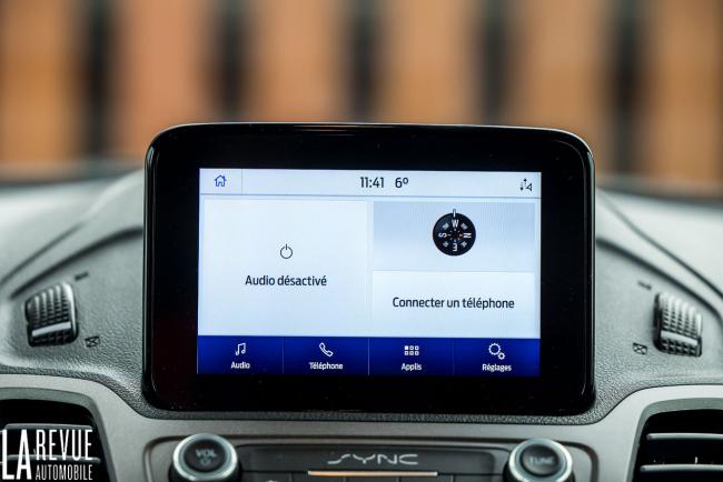 Interieur_ford-transit-connect-e85-essai_13