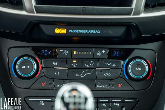 Interieur_ford-transit-connect-e85-essai_14