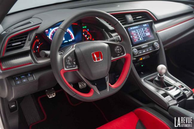 Interieur_Honda-Civic-X-Type-R_11