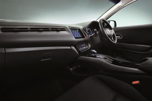 Interieur_Honda-Vezel-Hybrid-2014_11