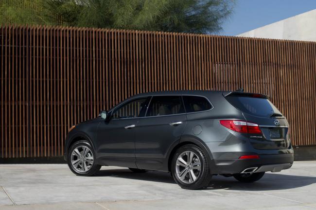 Exterieur_Hyundai-Grand-Santa-Fe_23