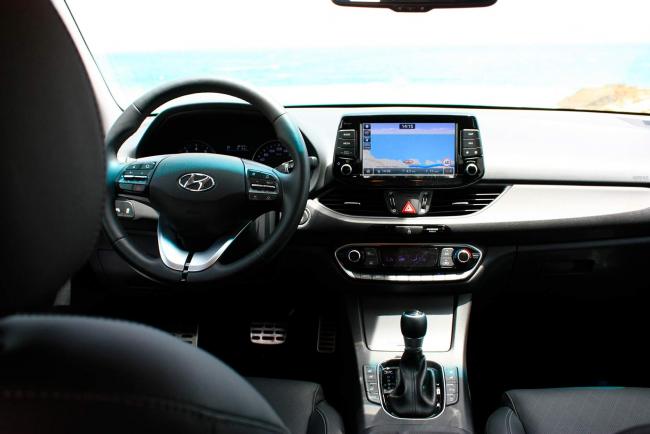 Interieur_Hyundai-i30-Fastback-1.4t-140_24