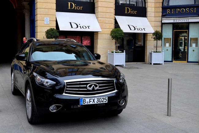 Exterieur_Infiniti-FX-30d-S-Black-White_10