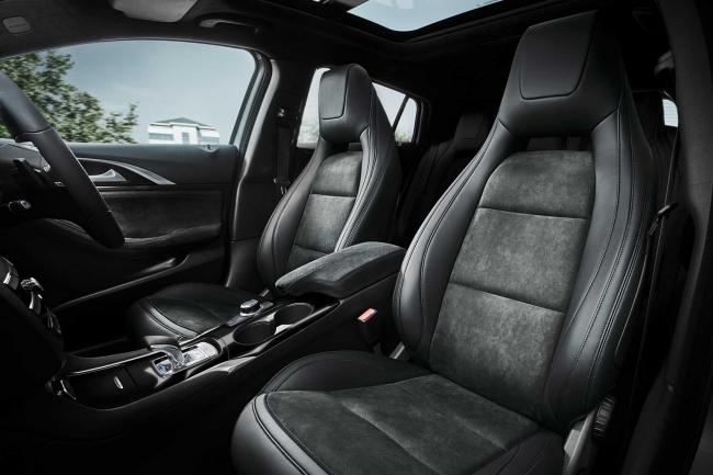 Interieur_Infiniti-Q30_15