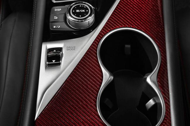 Interieur_Infiniti-Q50-Eau-Rouge_17