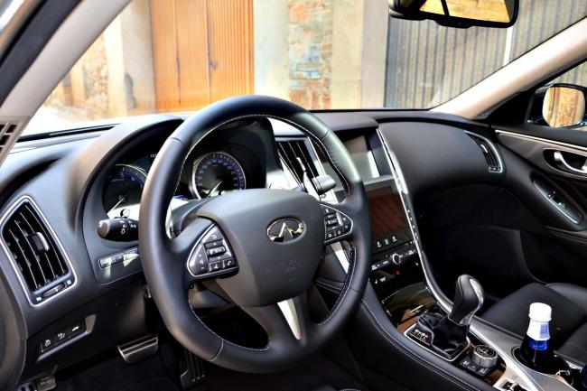 Interieur_Infiniti-Q50-S-Hybrid_21