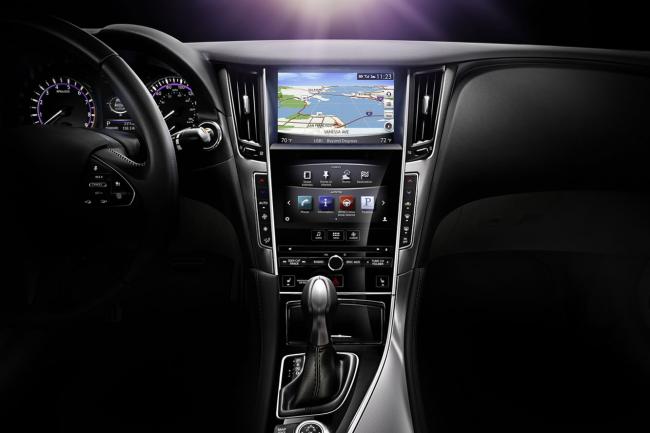 Interieur_Infiniti-Q50_15