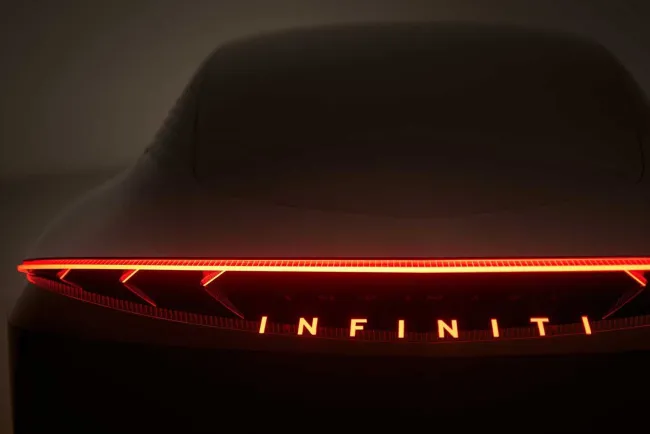 INFINITI Vision Qe Concept : l'avenir électrifié en bleu et or