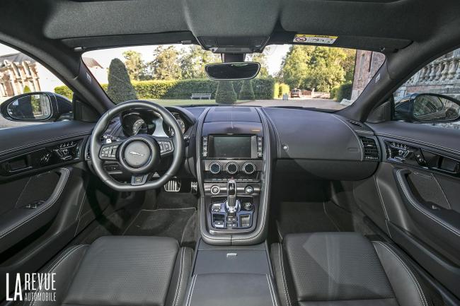 Interieur_Jaguar-F-Type-400-Sport-2017_45