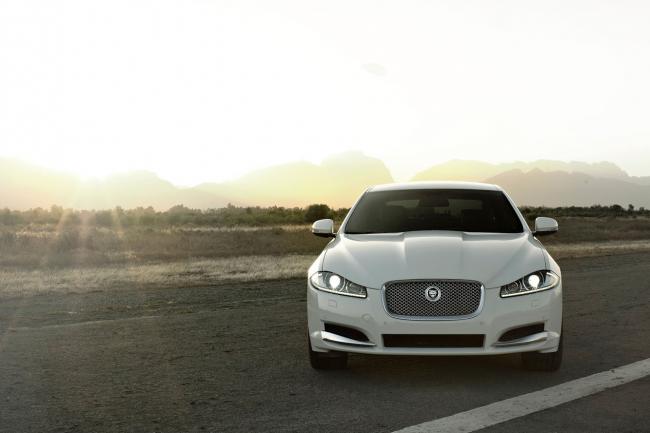 Exterieur_Jaguar-XF-2011_4