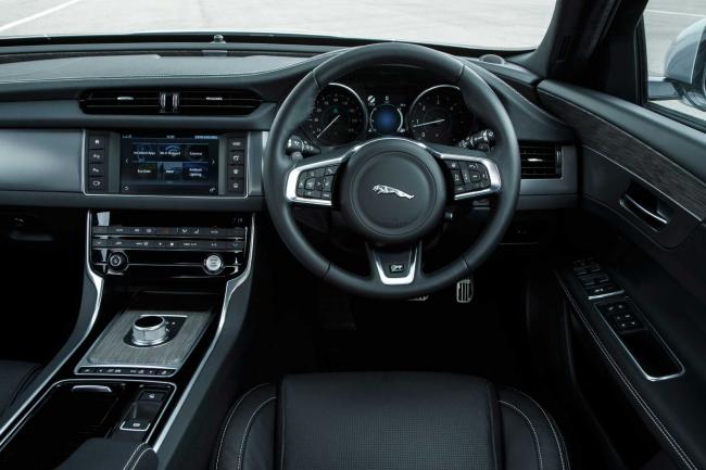 Interieur_Jaguar-XF-30d_1