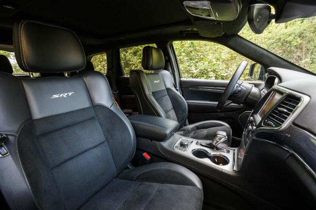 Interieur_Jeep-Grand-Cherokee-SRT_37