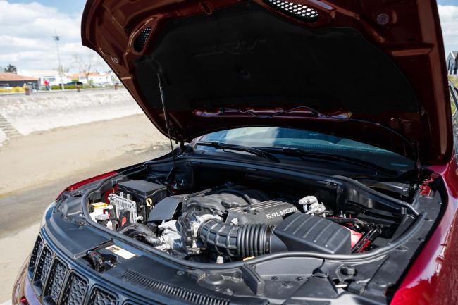 Interieur_Jeep-Grand-Cherokee-SRT_38