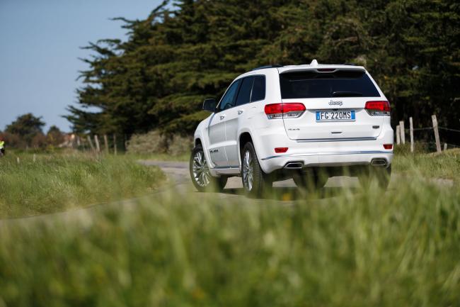 Exterieur_Jeep-Grand-Cherokee-Summit-Signature_9