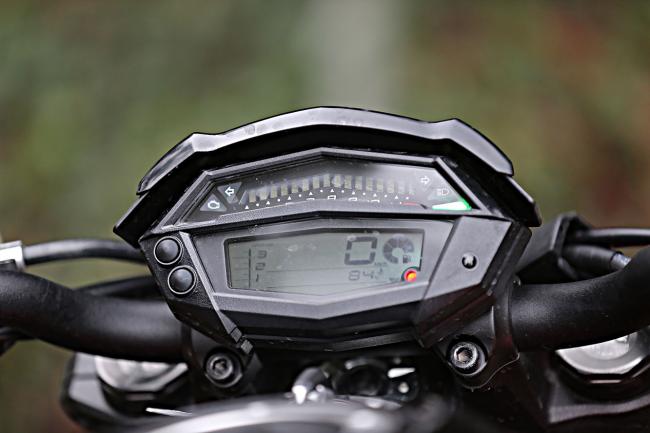 Interieur_Kawasaki-Z1000_26