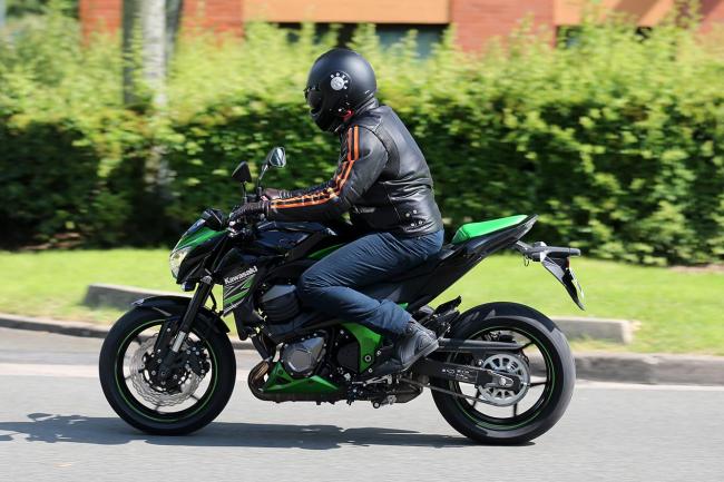 Exterieur_Kawasaki-Z800-2014_6