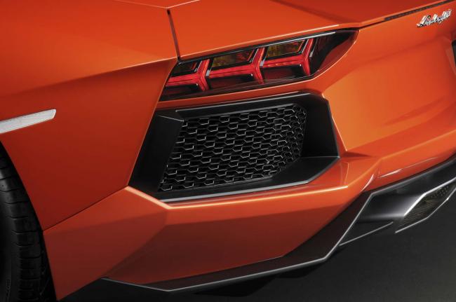 Exterieur_Lamborghini-Aventador_17